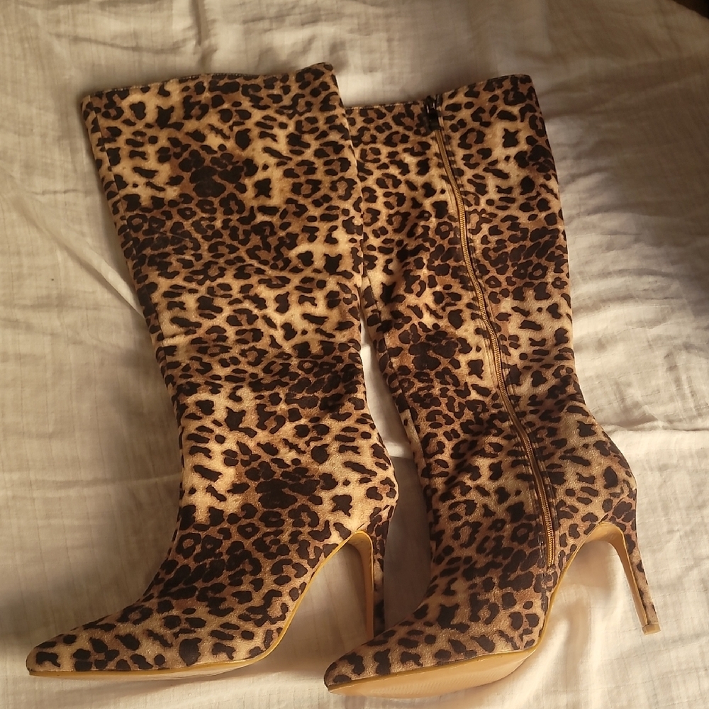 Leopard Print Knee-High Women's Boots - Picture 2 of 5